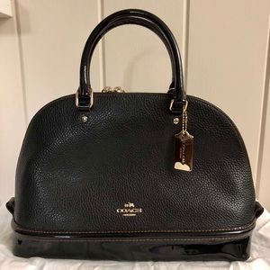 Authentic Coach NWT pebble leather pat mx sirr